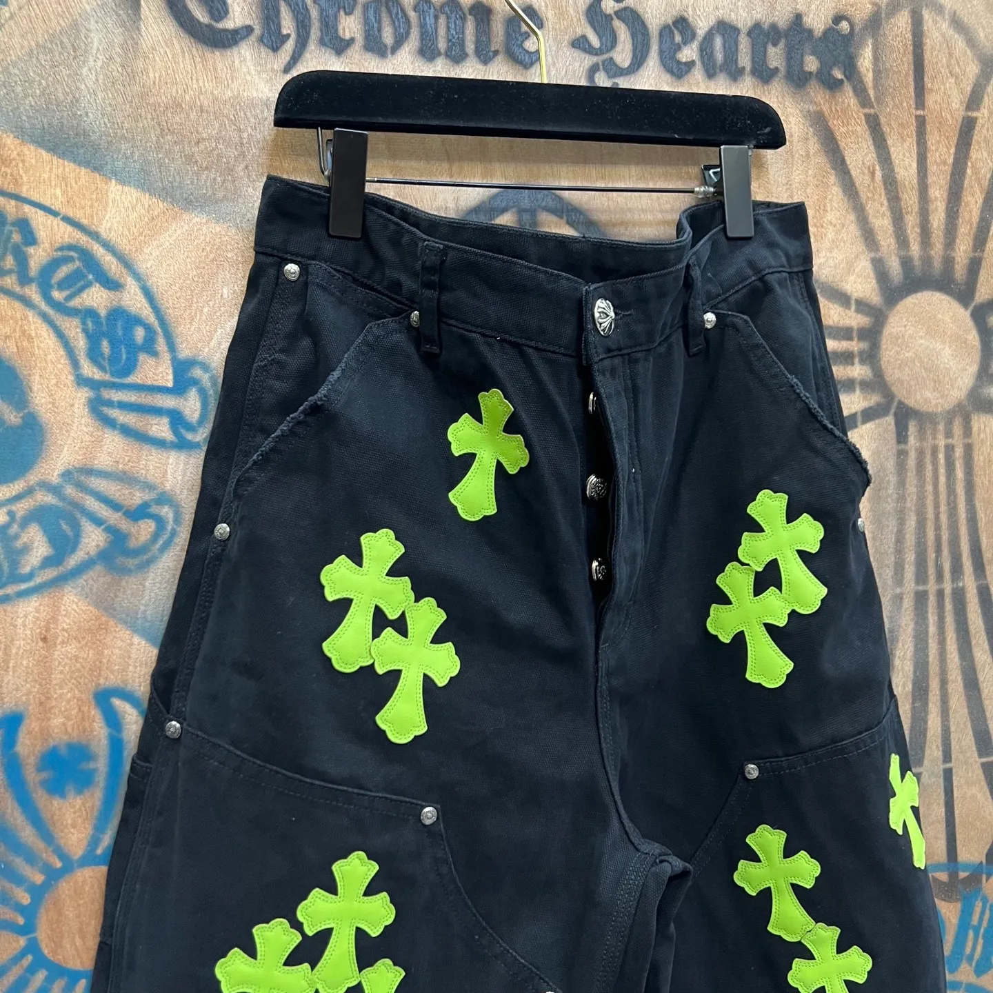 P520 chrome hearts limited series new city limited jeans Chrome Hearts city limited denim shorts vintage levis American made 501 505 517 base version remake Levis American made 501 base version imported sheepskin 925 silver remake Customers provide waist and pants length or height and weight. The studio will select the most suitable base version for you to remake. There are many people doing remakes in the market. Don’t belittle or comment. The difference is visible to the naked eye. See and compare for yourself #CHROME HEARTS Unisex style